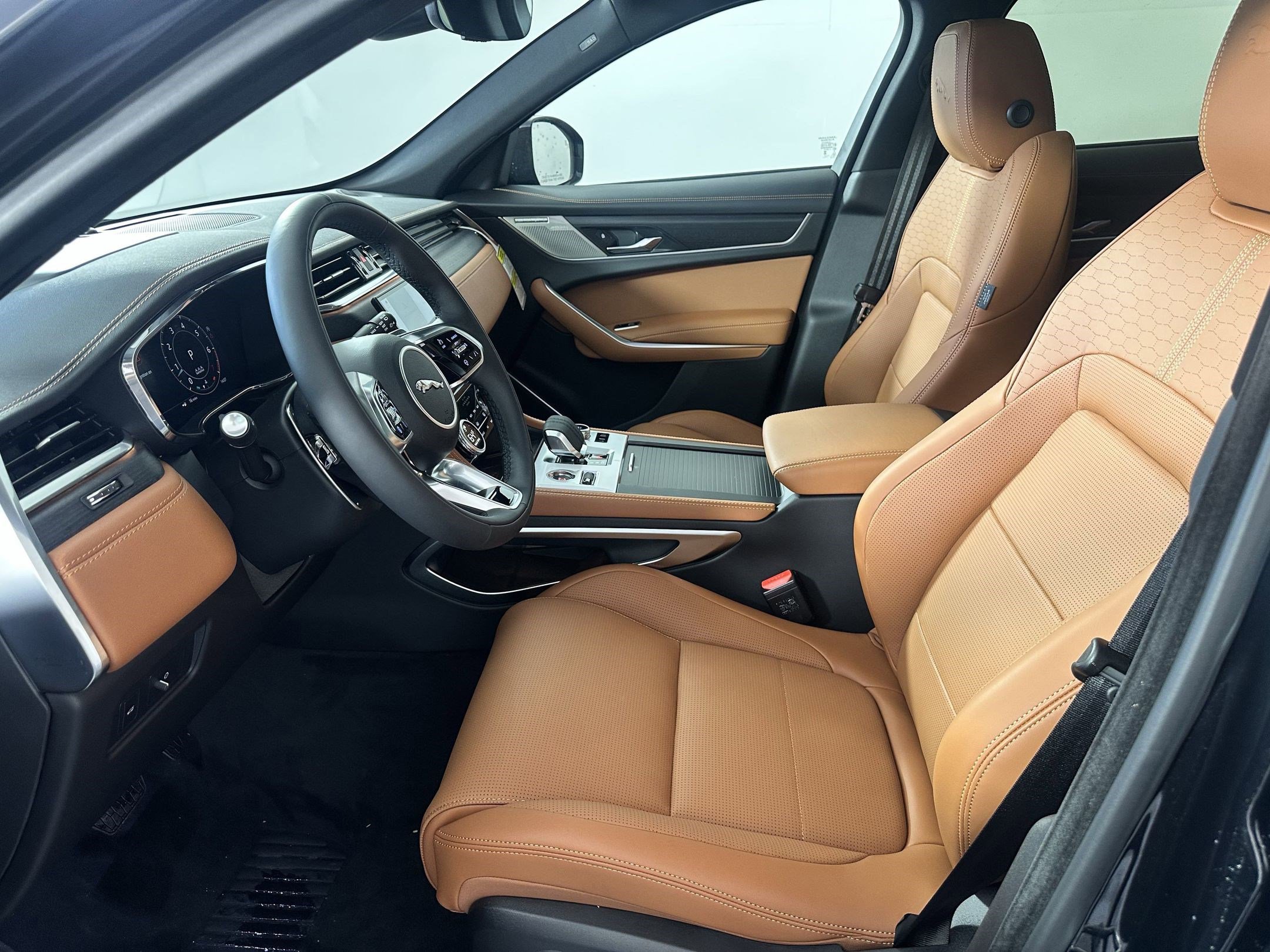 Used 2026 Jaguar F-PACE R-Dynamic S image 4