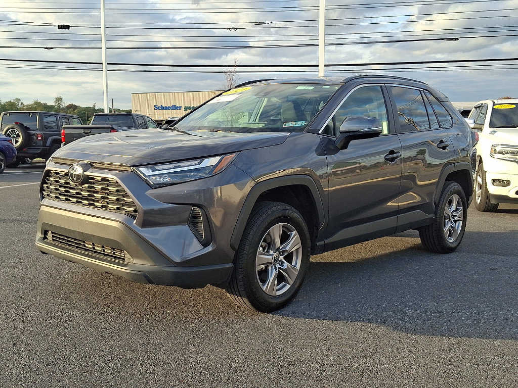 Used 2025 Toyota RAV4 XLE AWD/4WD image 3