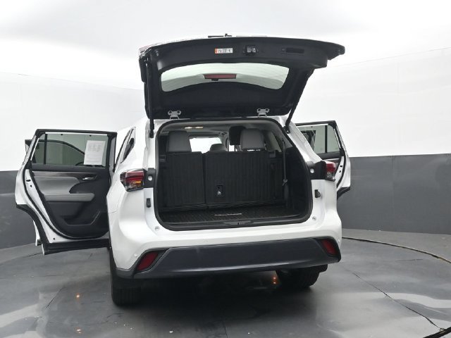 Used 2026 Toyota Highlander Limited AWD/4WD image 36