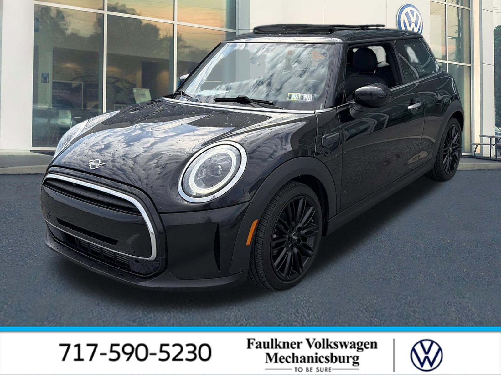 Used 2022 MINI Cooper 2-Door Hardtop image 1