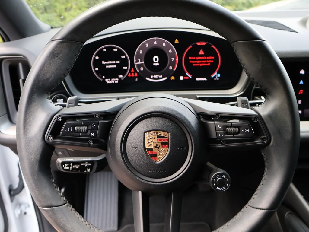 Used 2025 Porsche Cayenne Coupe AWD/4WD image 28