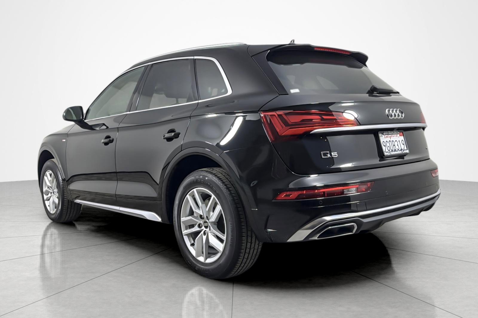 Used 2023 Audi Q5 2.0T Premium w/ Convenience Package AWD/4WD image 3