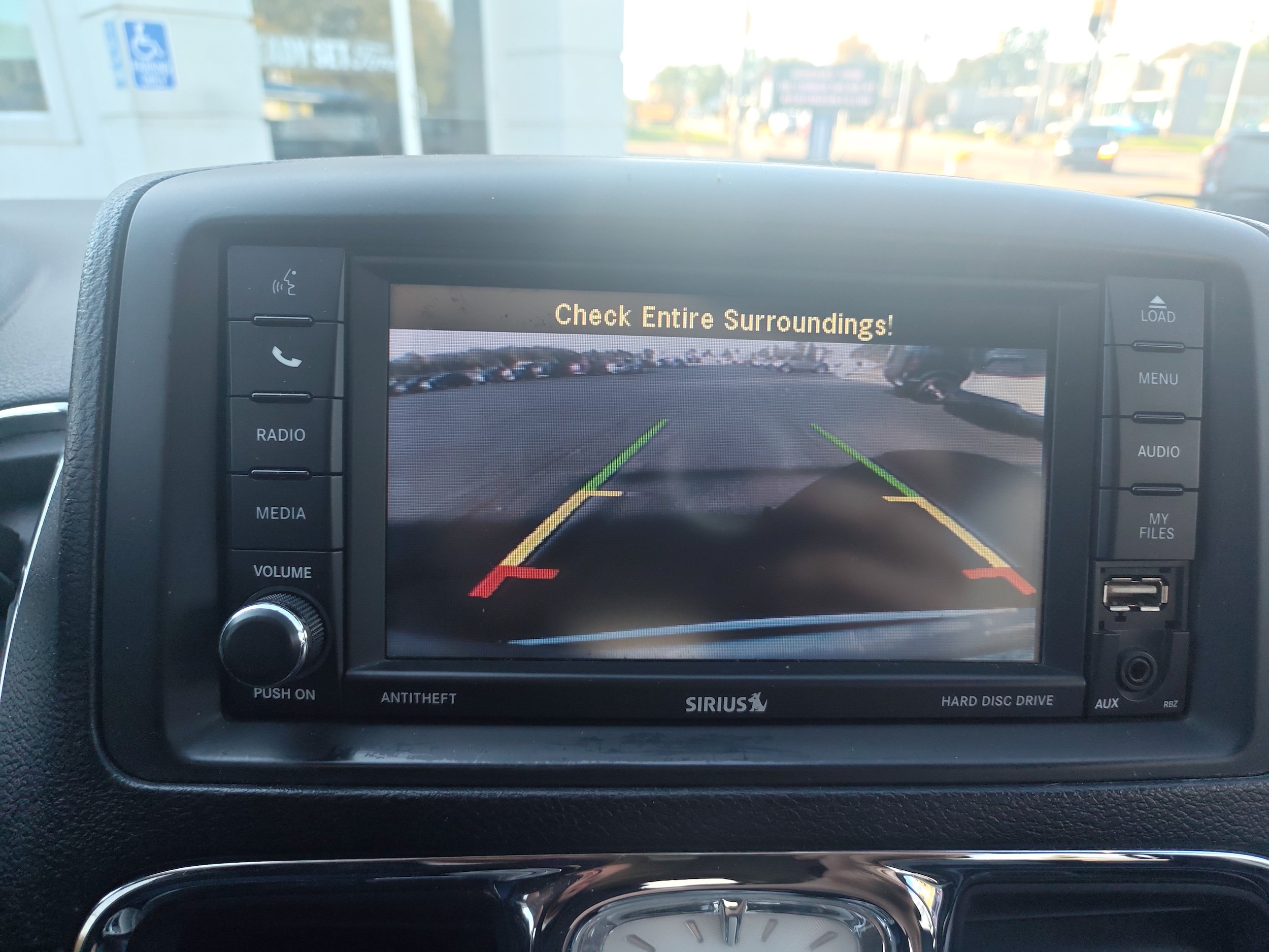 Used 2014 Chrysler Town & Country Touring FWD image 9