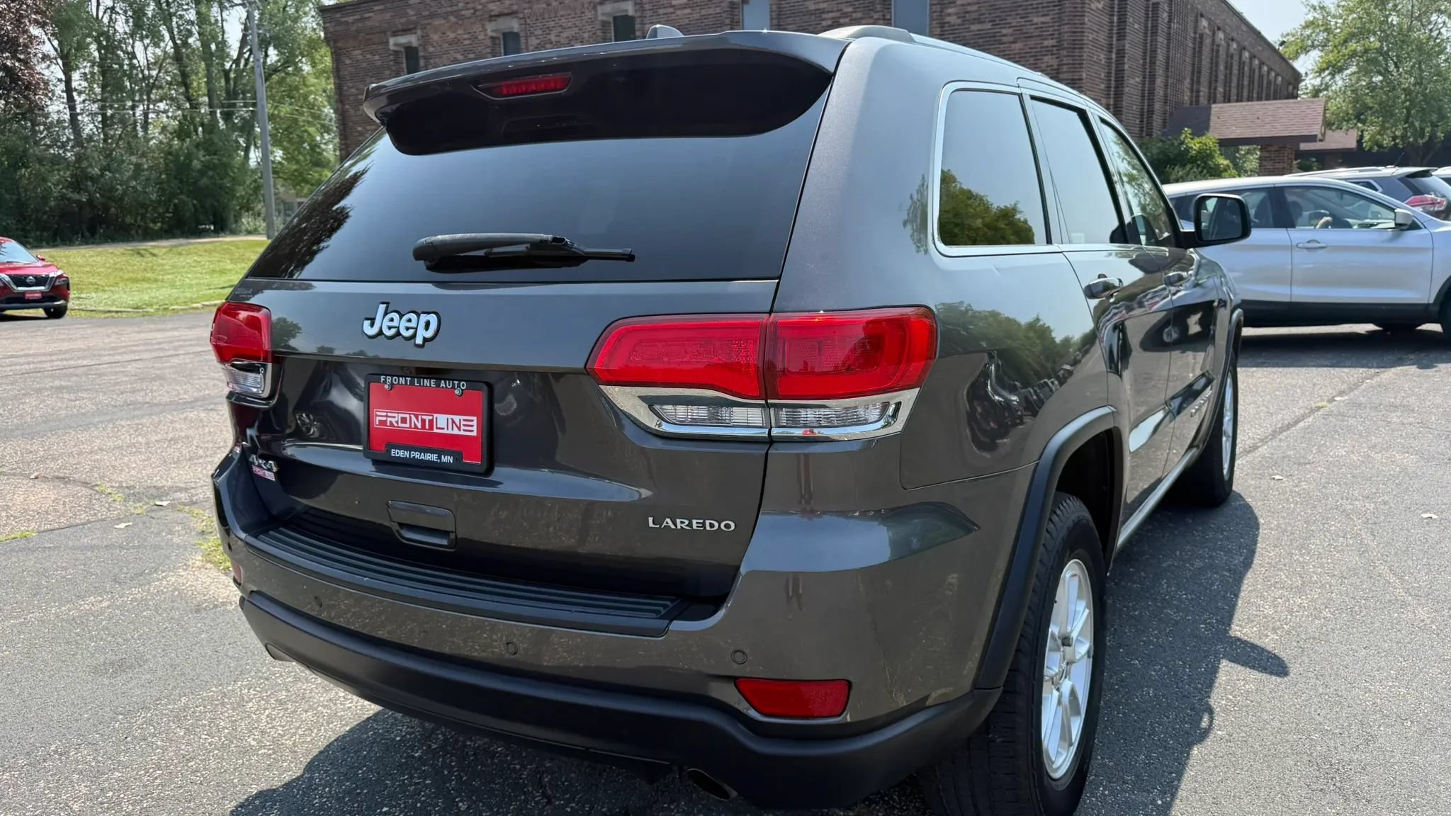 Used 2019 Jeep Grand Cherokee Laredo AWD/4WD image 10