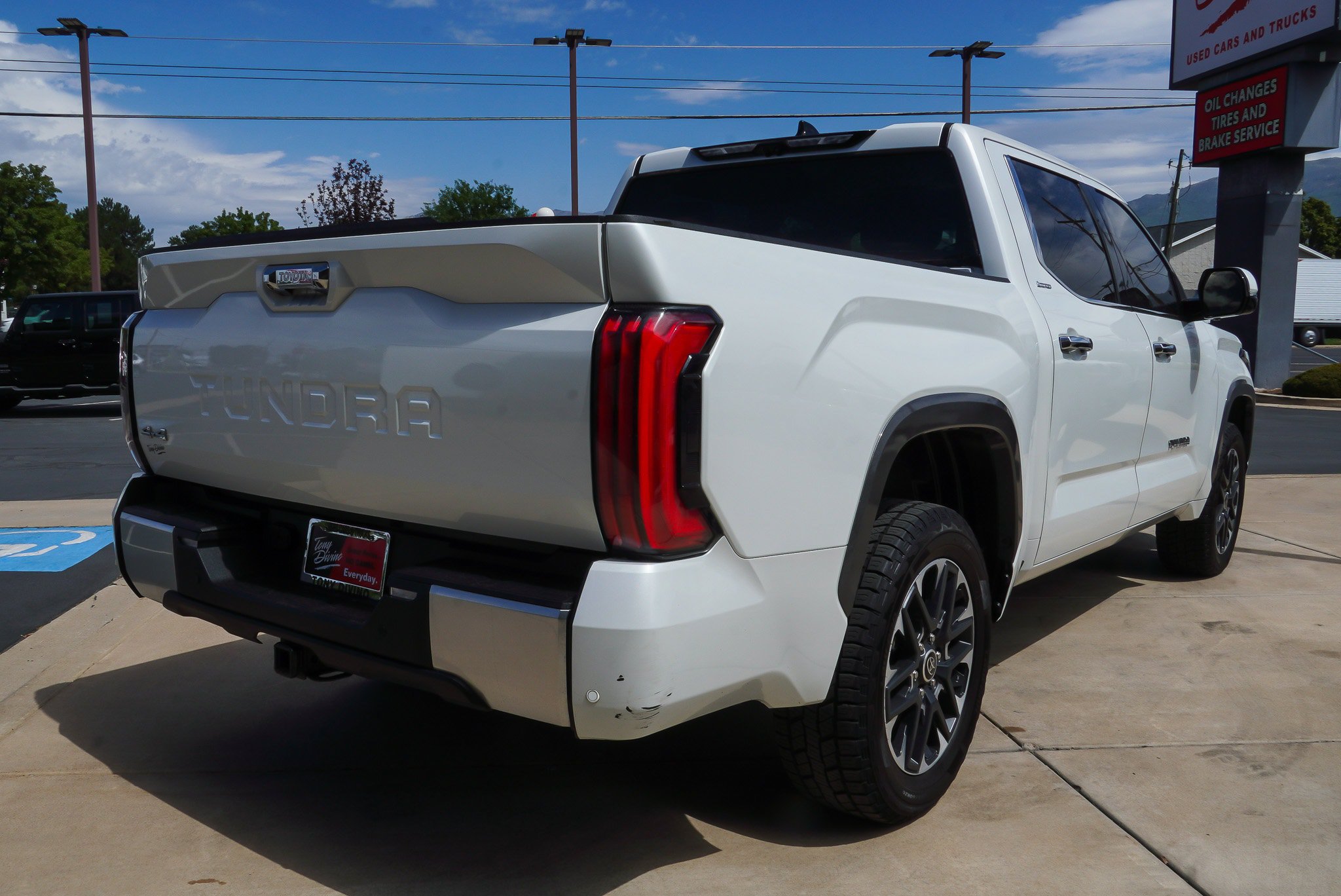 Used 2023 Toyota Tundra Limited AWD/4WD image 8