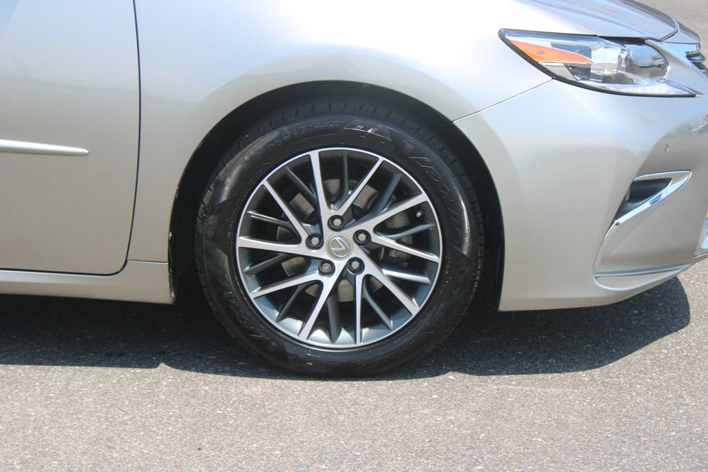Used 2018 Lexus ES 350 w/ Luxury Package w/Wood Trim FWD image 12