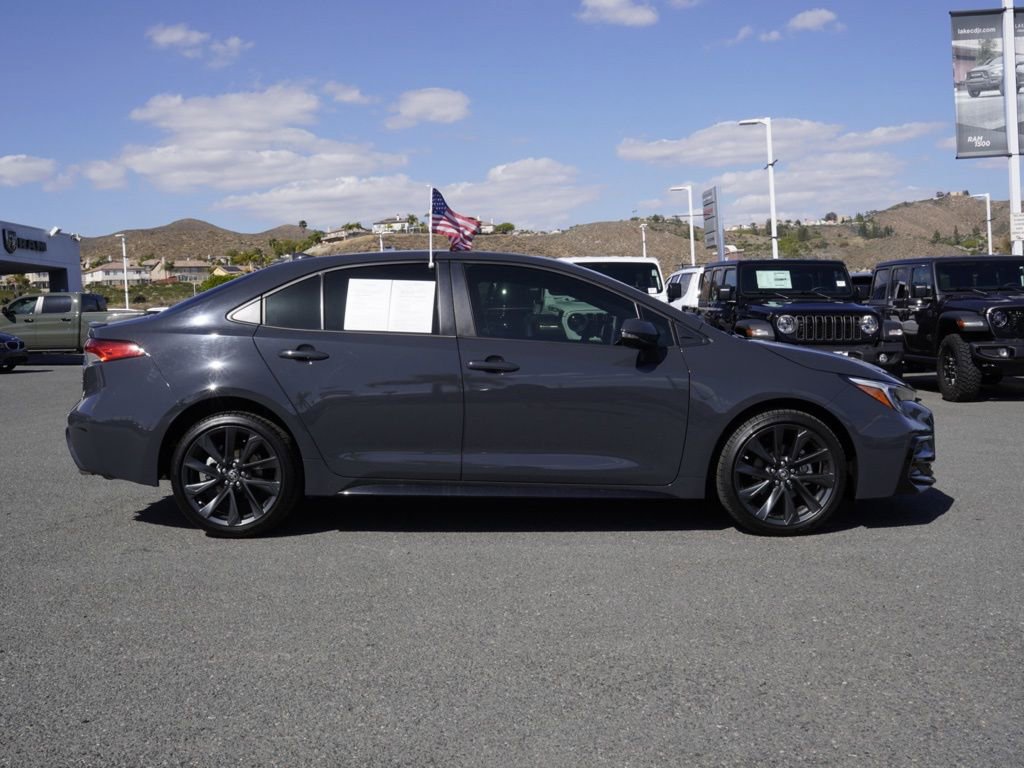Used 2025 Toyota Corolla SE w/ SE Premium Package FWD image 3
