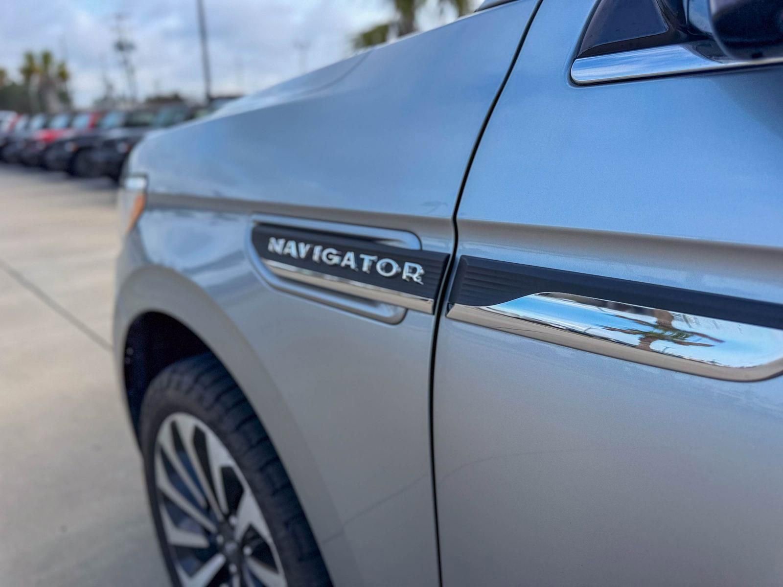 Used 2022 Lincoln Navigator Reserve image 14