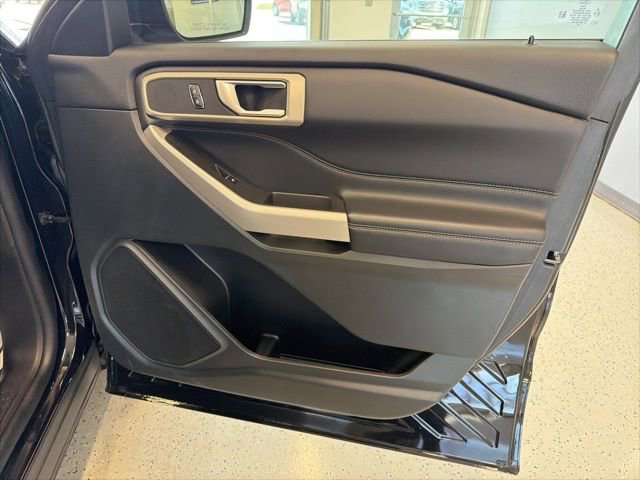 Used 2023 Ford Explorer XLT w/ Equipment Group 202A AWD/4WD image 44