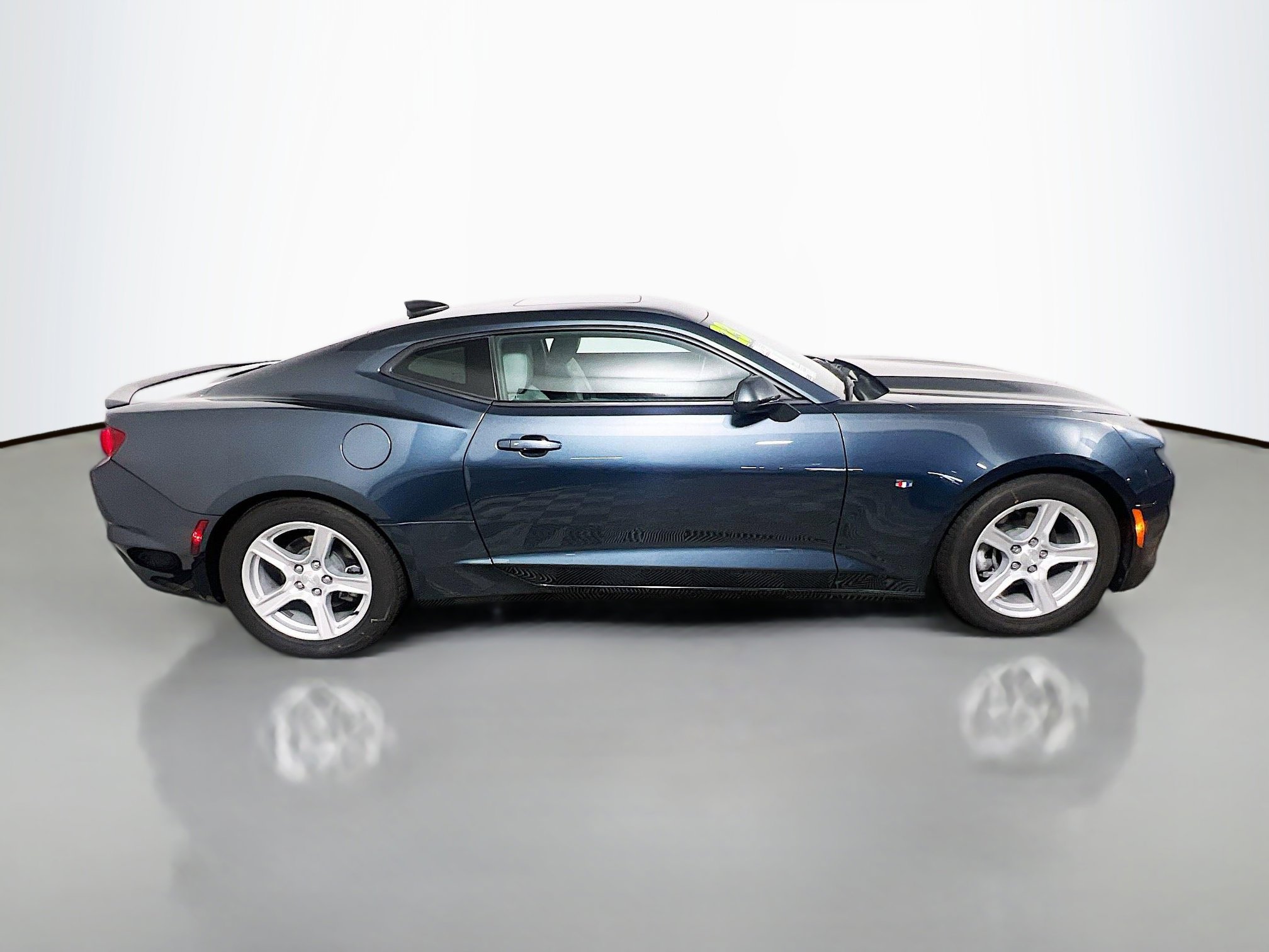 Used 2023 Chevrolet Camaro LT image 3