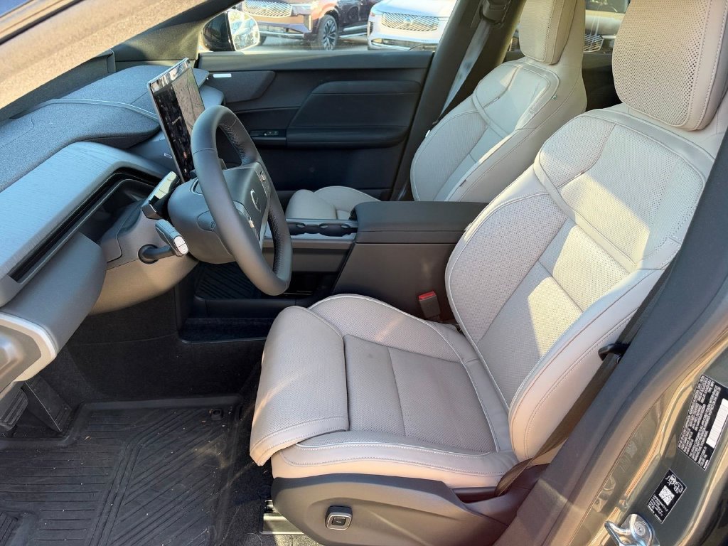 New 2027 Volvo EX60 Ultra AWD/4WD image 8