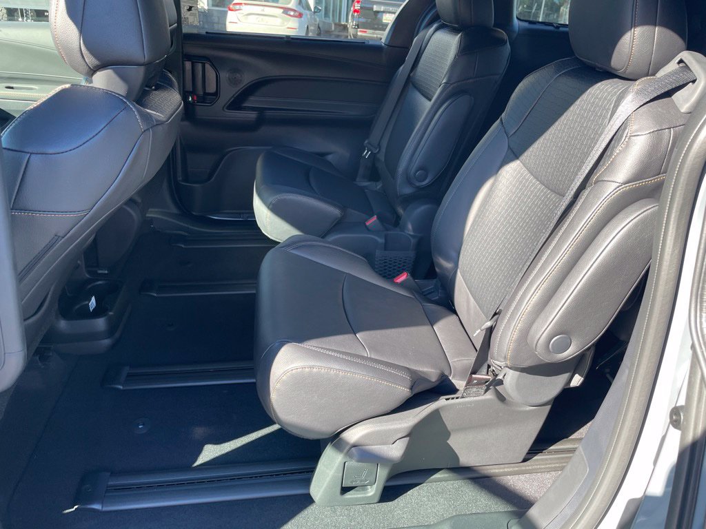 New 2026 Toyota Sienna XLE Woodland Edition AWD/4WD image 15