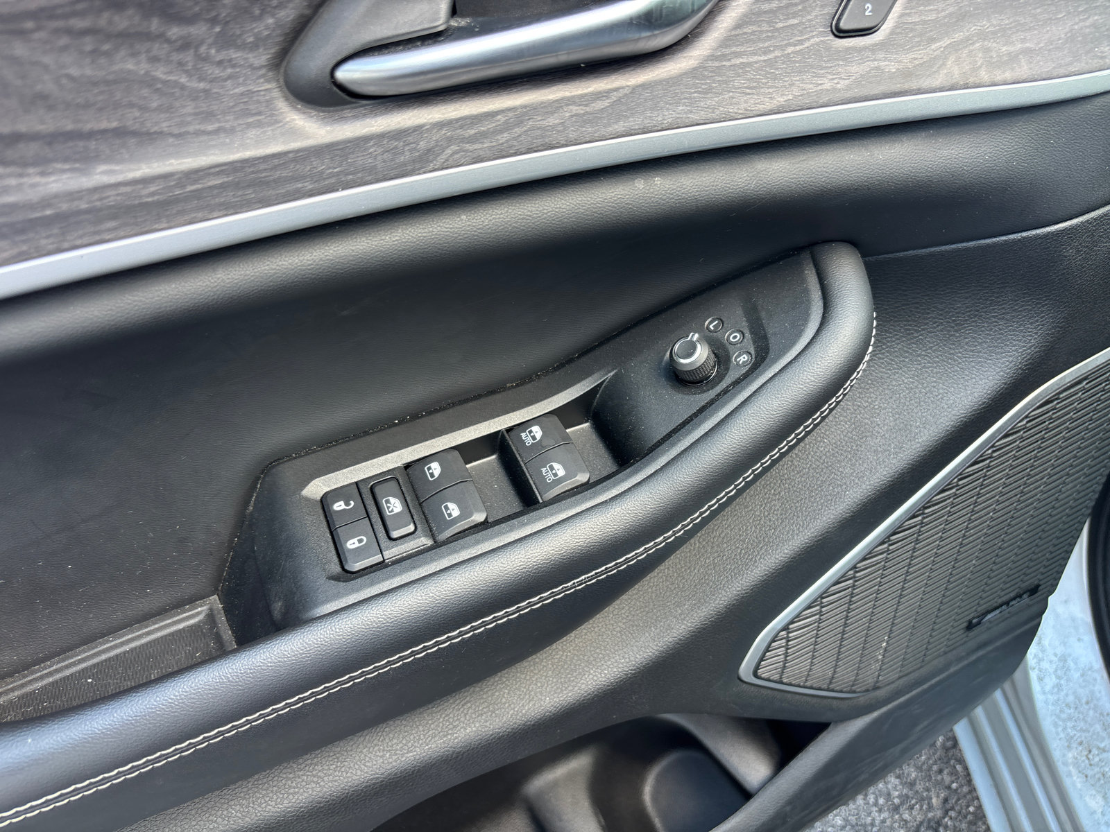 Used 2023 Jeep Grand Cherokee 30th Anniversary AWD/4WD image 13