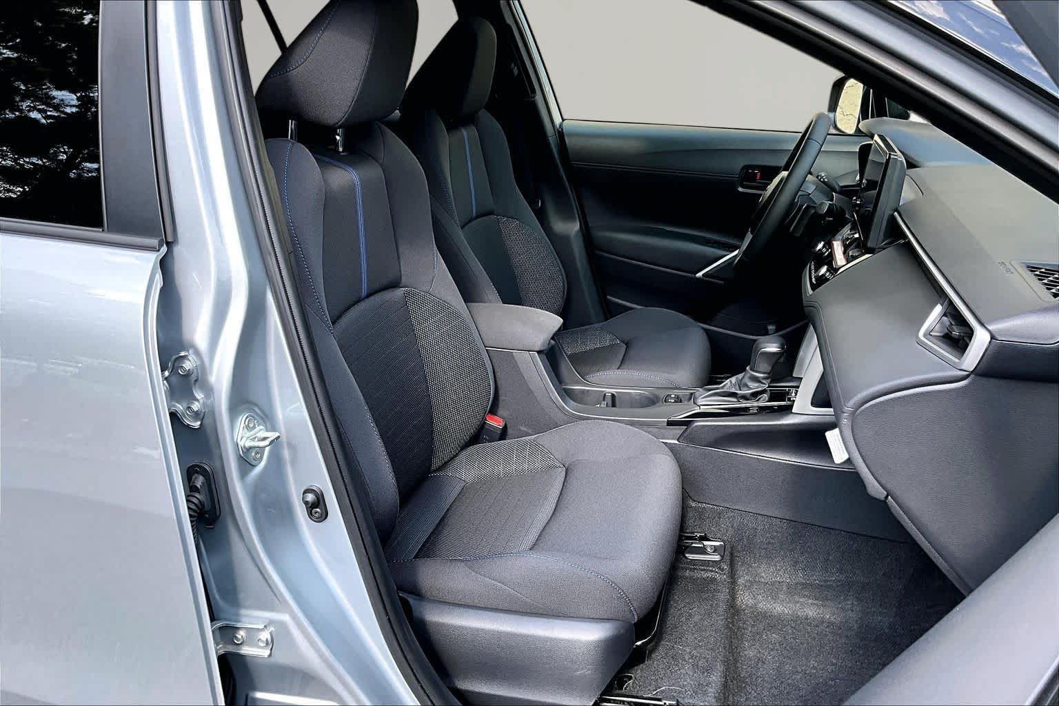Used 2024 Toyota Corolla Cross AWD Hybrid w/ Moonroof Package image 9