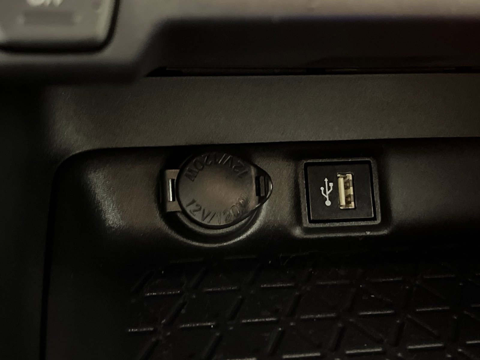 Used 2025 Toyota RAV4 XLE image 33