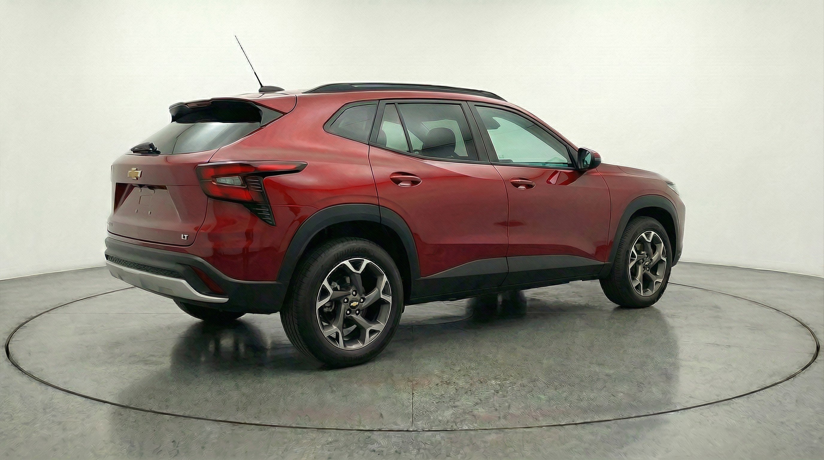 Used 2025 Chevrolet Trax LT w/ LT Convenience Package image 9