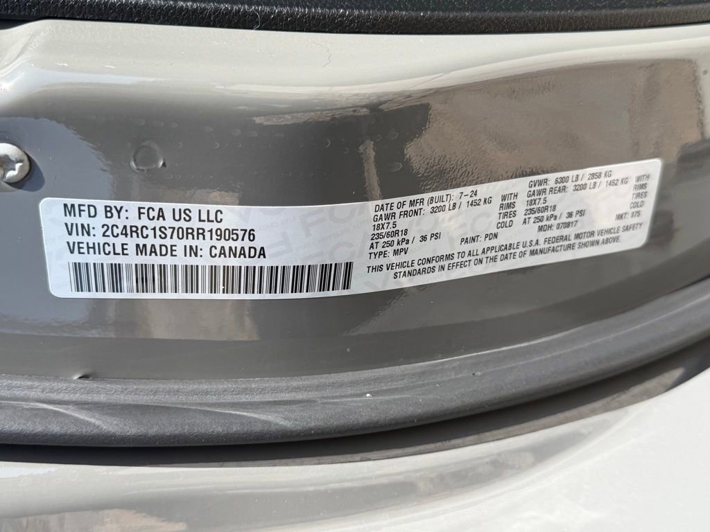 Used 2024 Chrysler Pacifica Select image 38