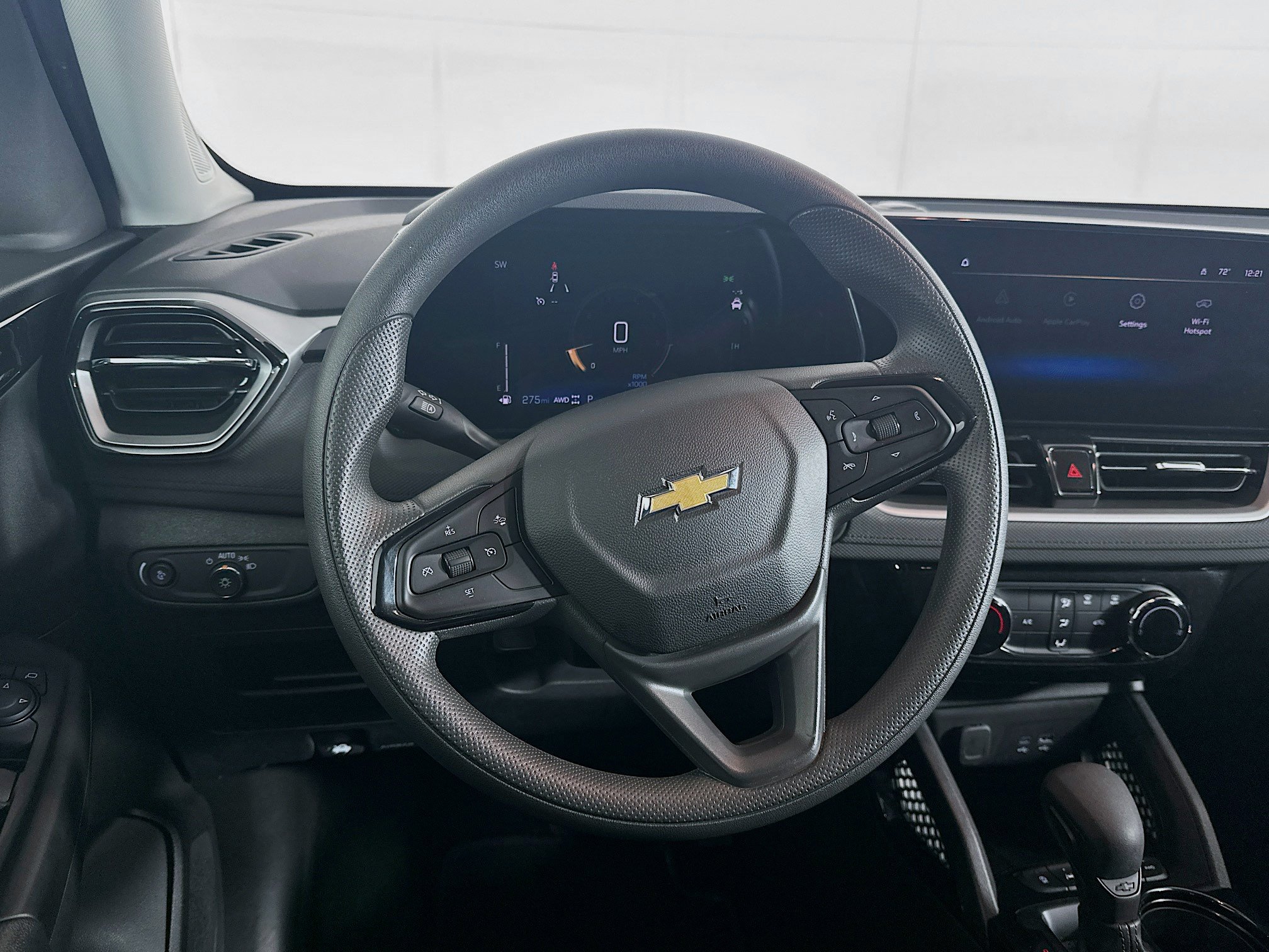 Used 2025 Chevrolet TrailBlazer LT AWD/4WD image 17