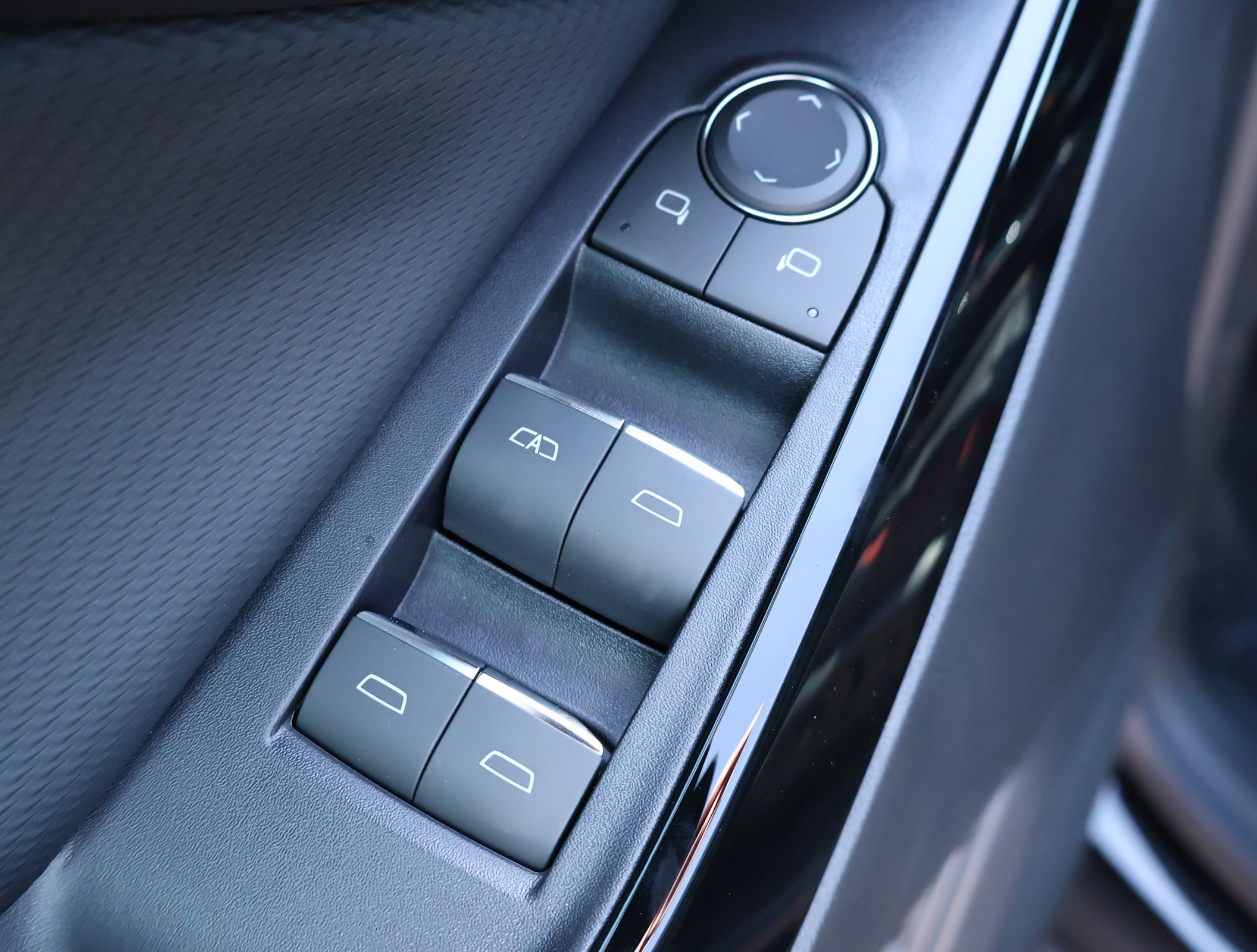 New 2027 Chevrolet Equinox RS w/ Safety and Technology Package FWD image 8