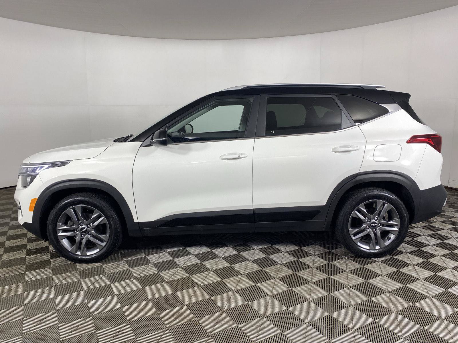Used 2022 Kia Seltos S FWD image 4