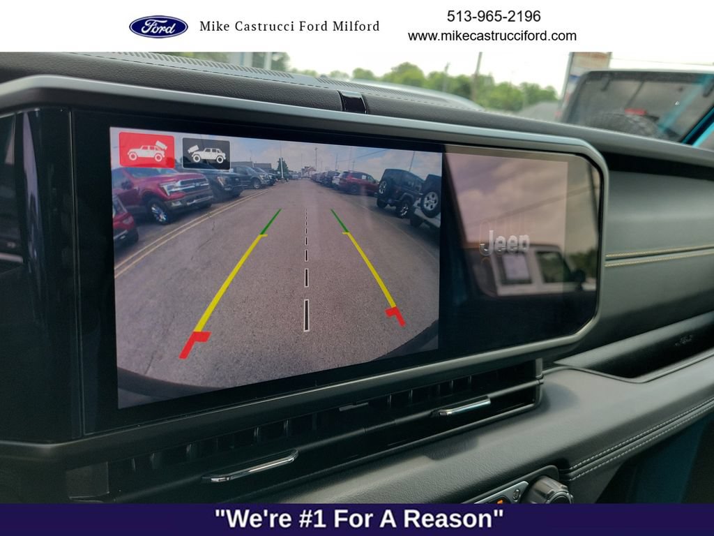 Used 2024 Jeep Wrangler Unlimited Sahara w/ Technology Group AWD/4WD image 14