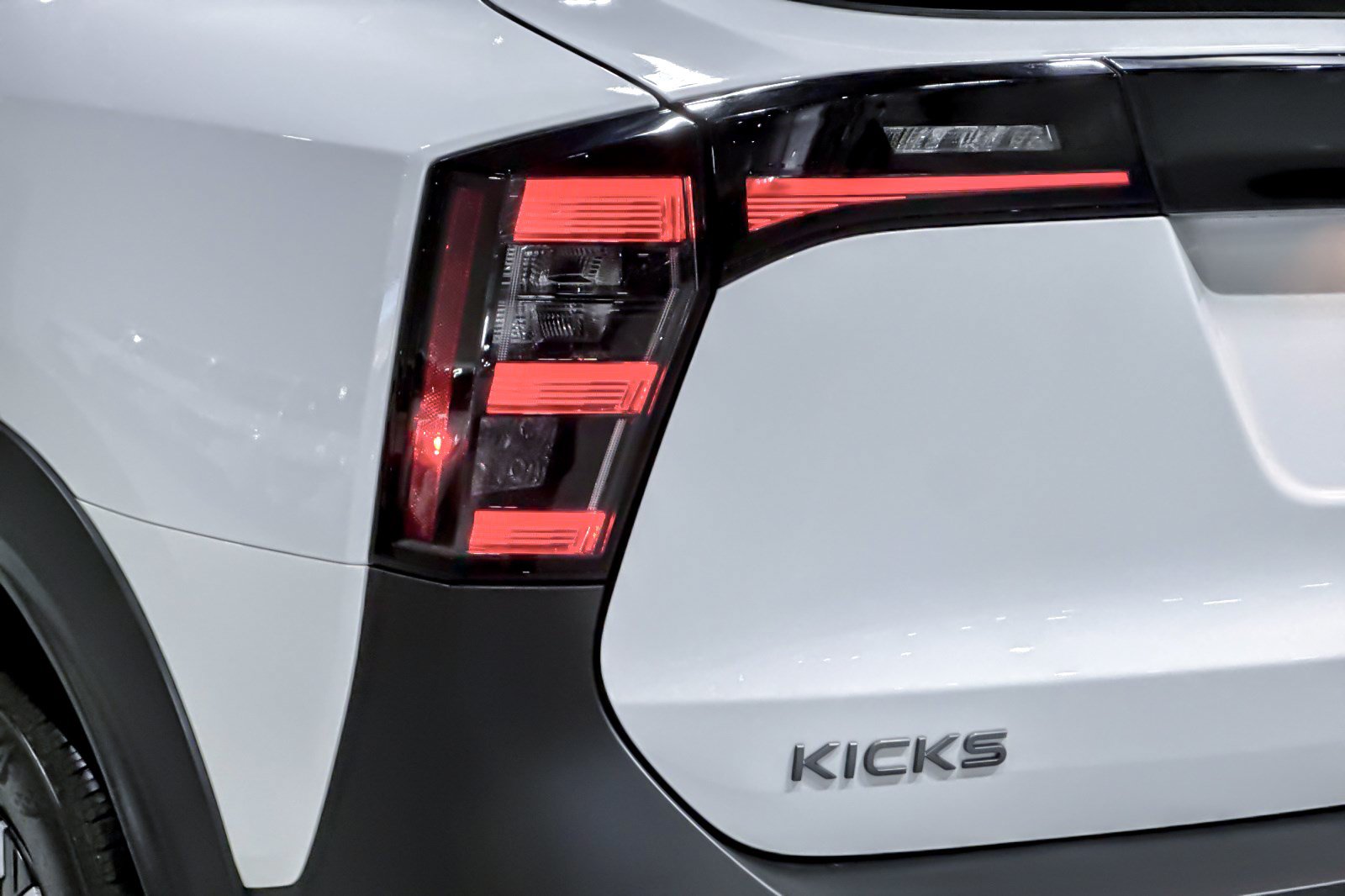 Used 2025 Nissan Kicks SV FWD image 28