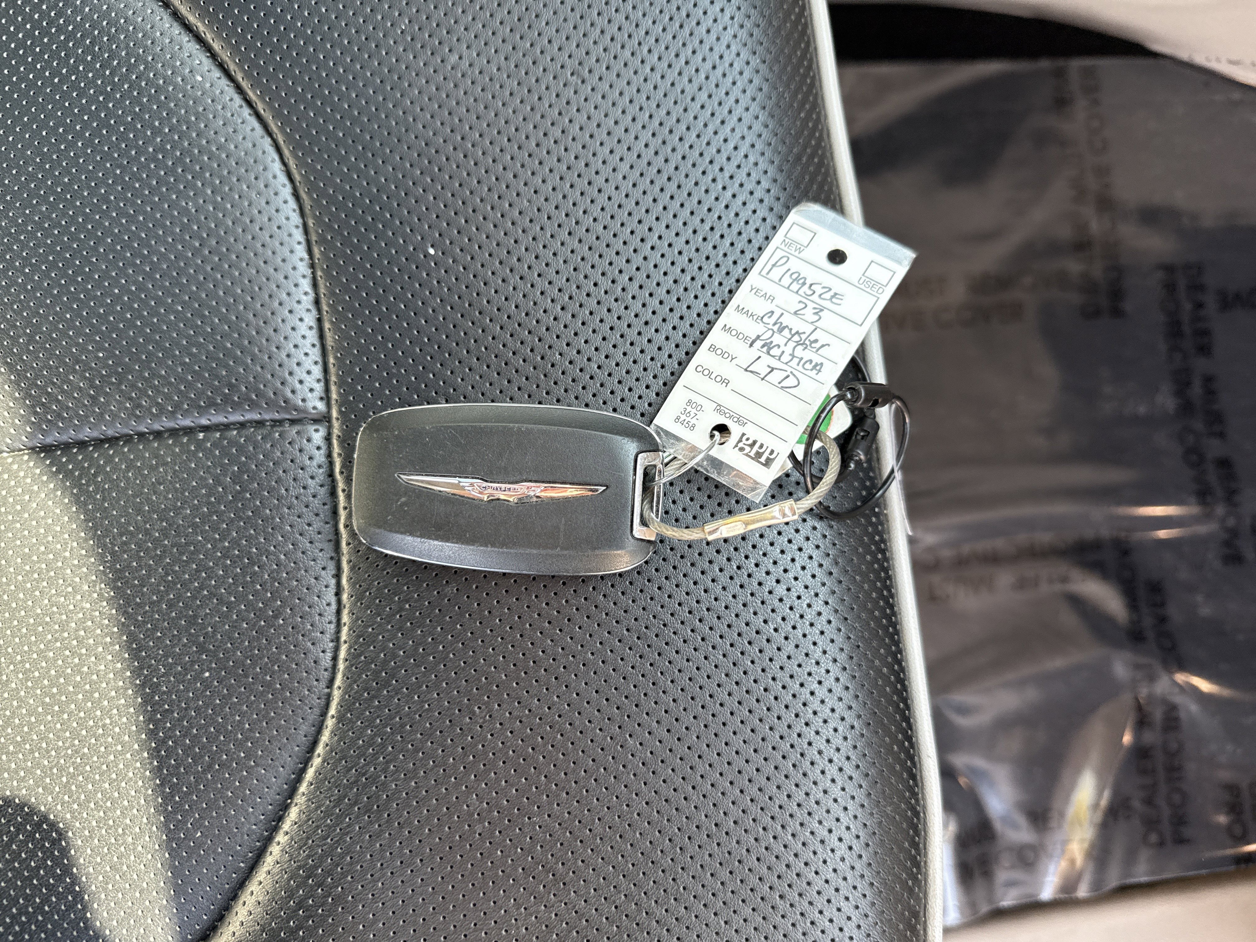 Used 2023 Chrysler Pacifica Limited FWD image 37