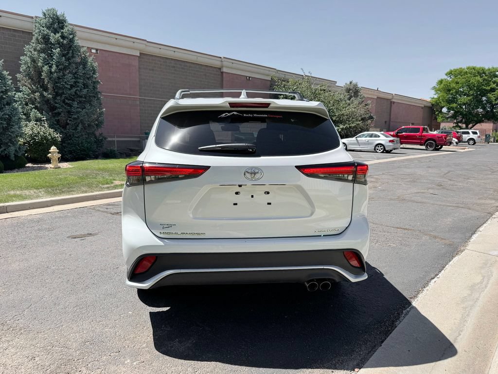 Used 2023 Toyota Highlander XSE AWD/4WD image 7