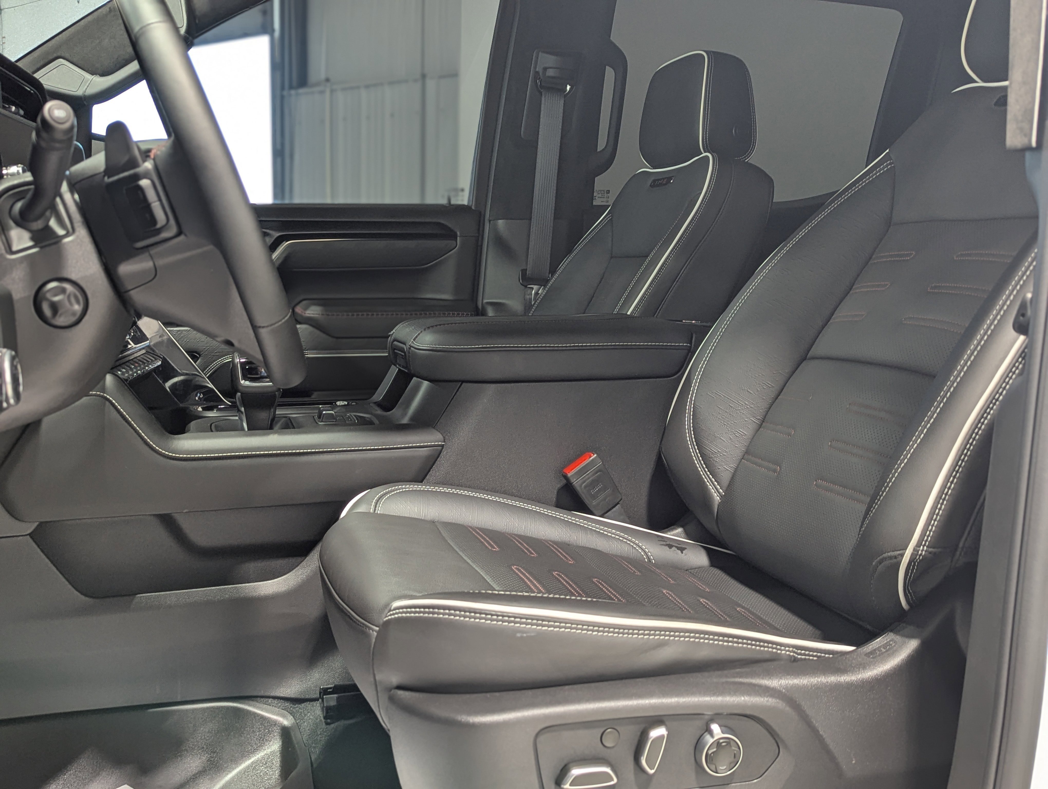 Used 2024 GMC Sierra 1500 AT4X image 12