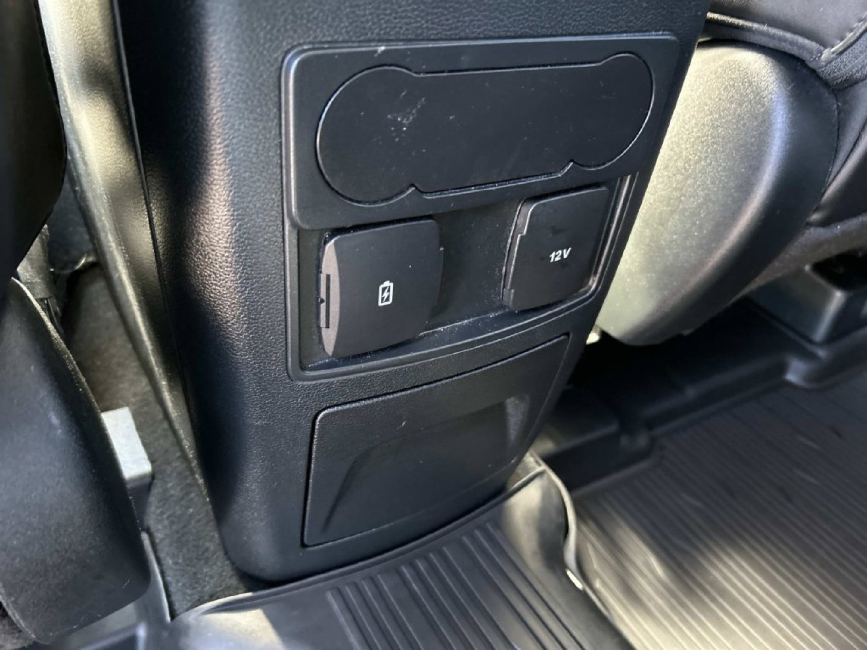 Used 2023 Ford Explorer XLT w/ Equipment Group 202A RWD image 11