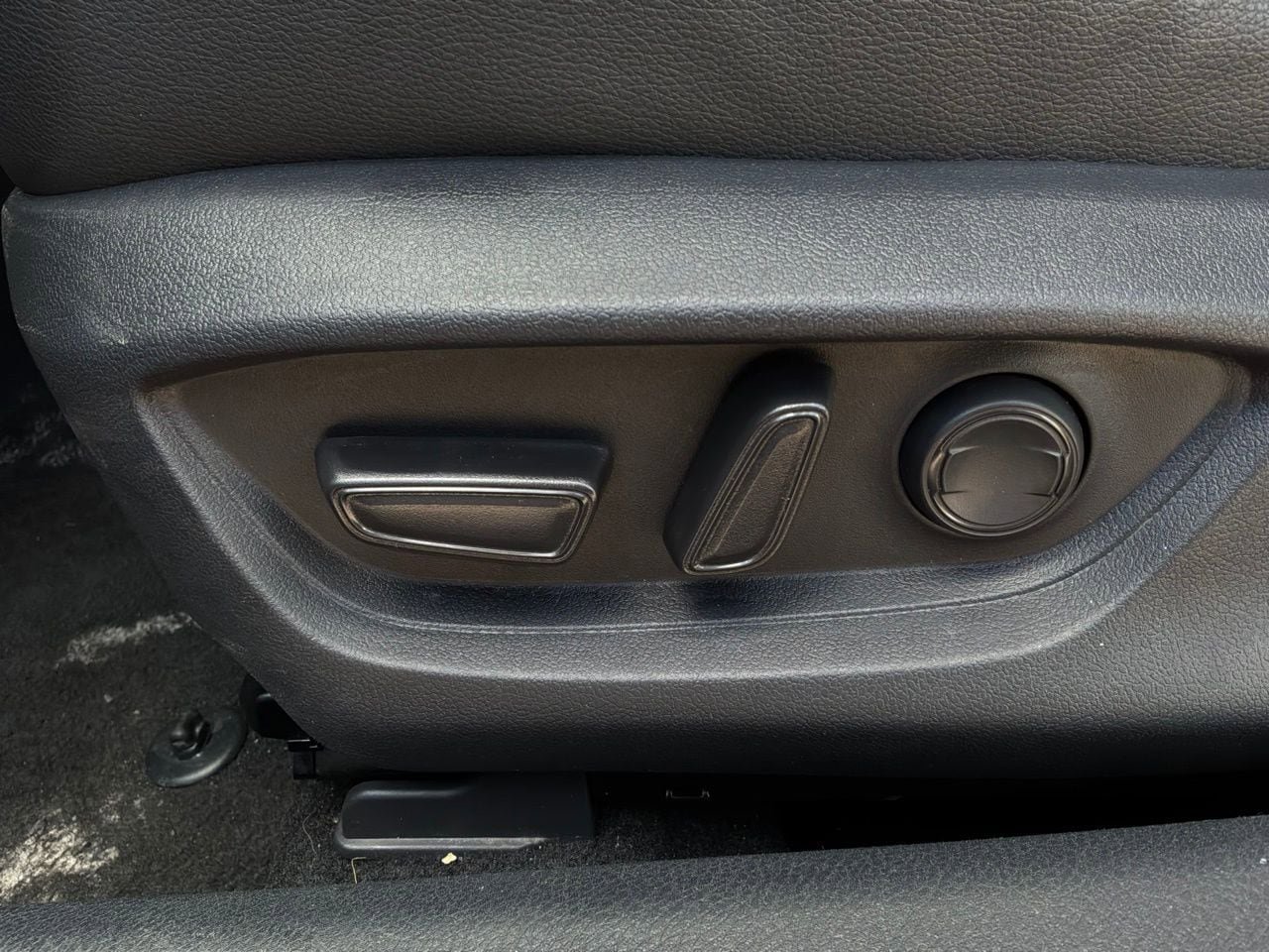Used 2025 Toyota Camry SE FWD image 11