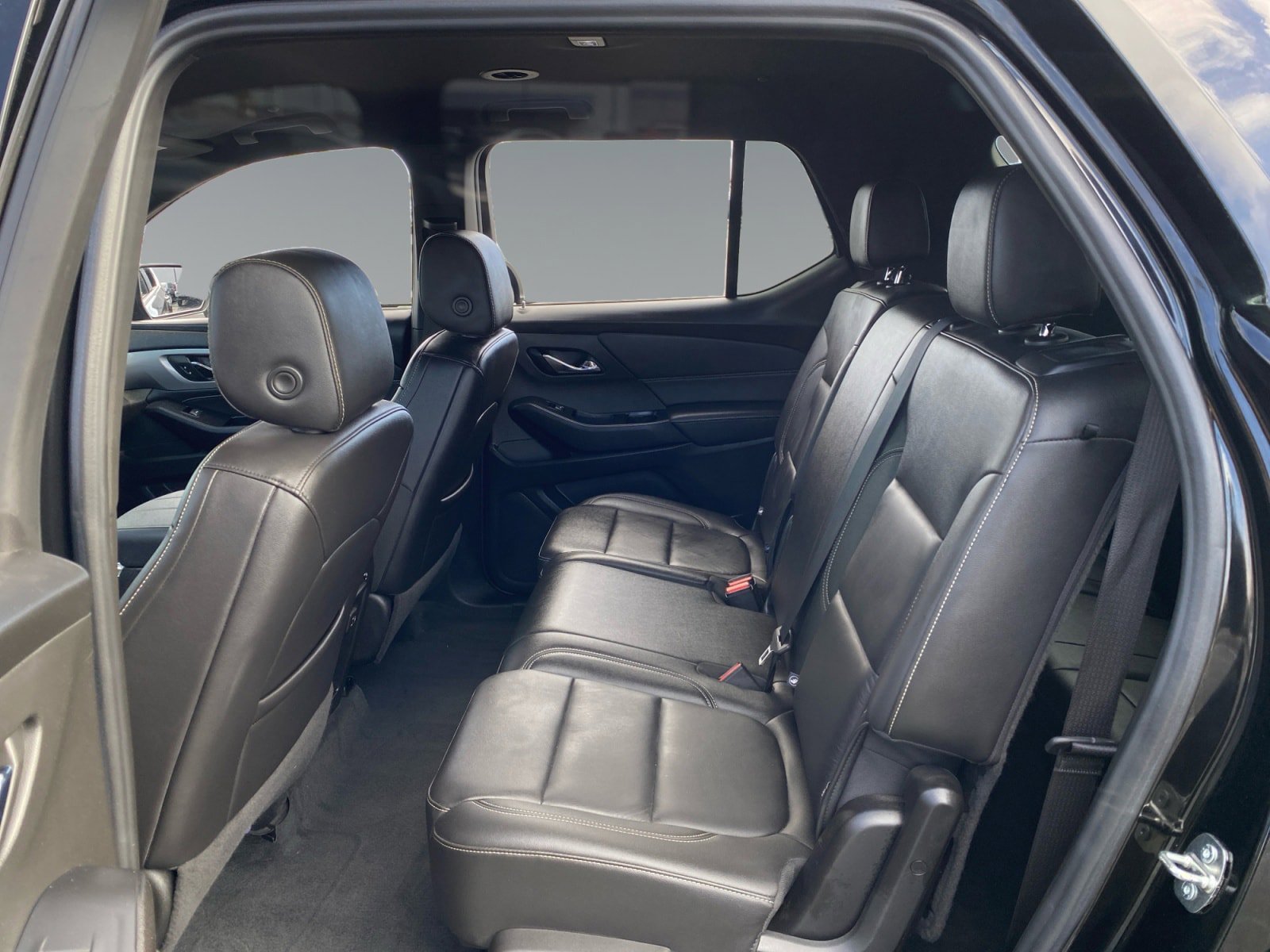 Used 2023 Chevrolet Traverse LT w/ LT Premium Package AWD/4WD image 13
