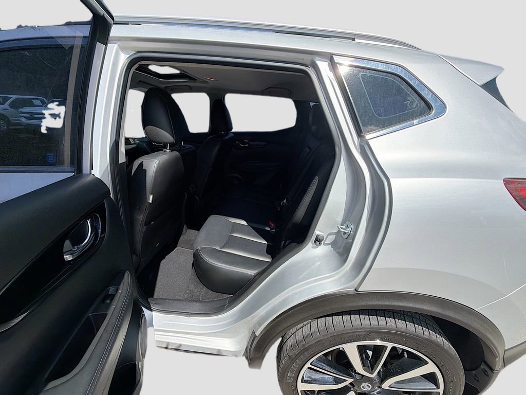 Used 2017 Nissan Rogue Sport SL w/ SL Premium Package image 28