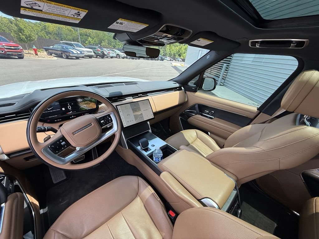 Used 2025 Land Rover Range Rover Long Wheelbase SE AWD/4WD image 26