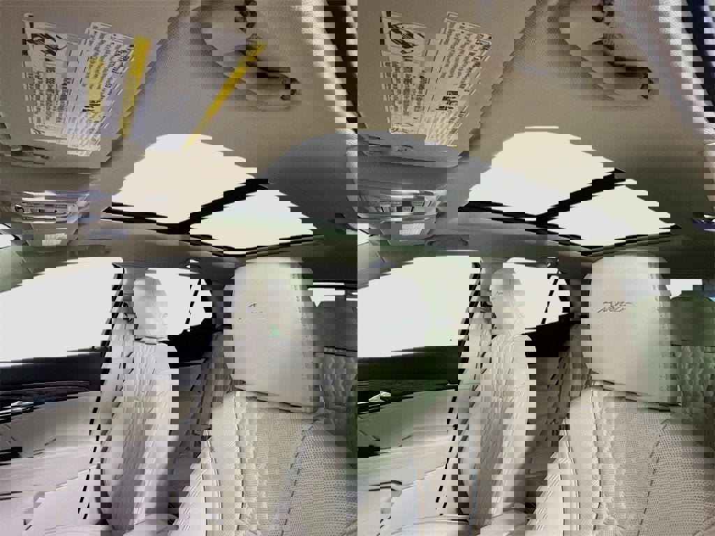 Used 2023 Buick Envision Avenir image 17