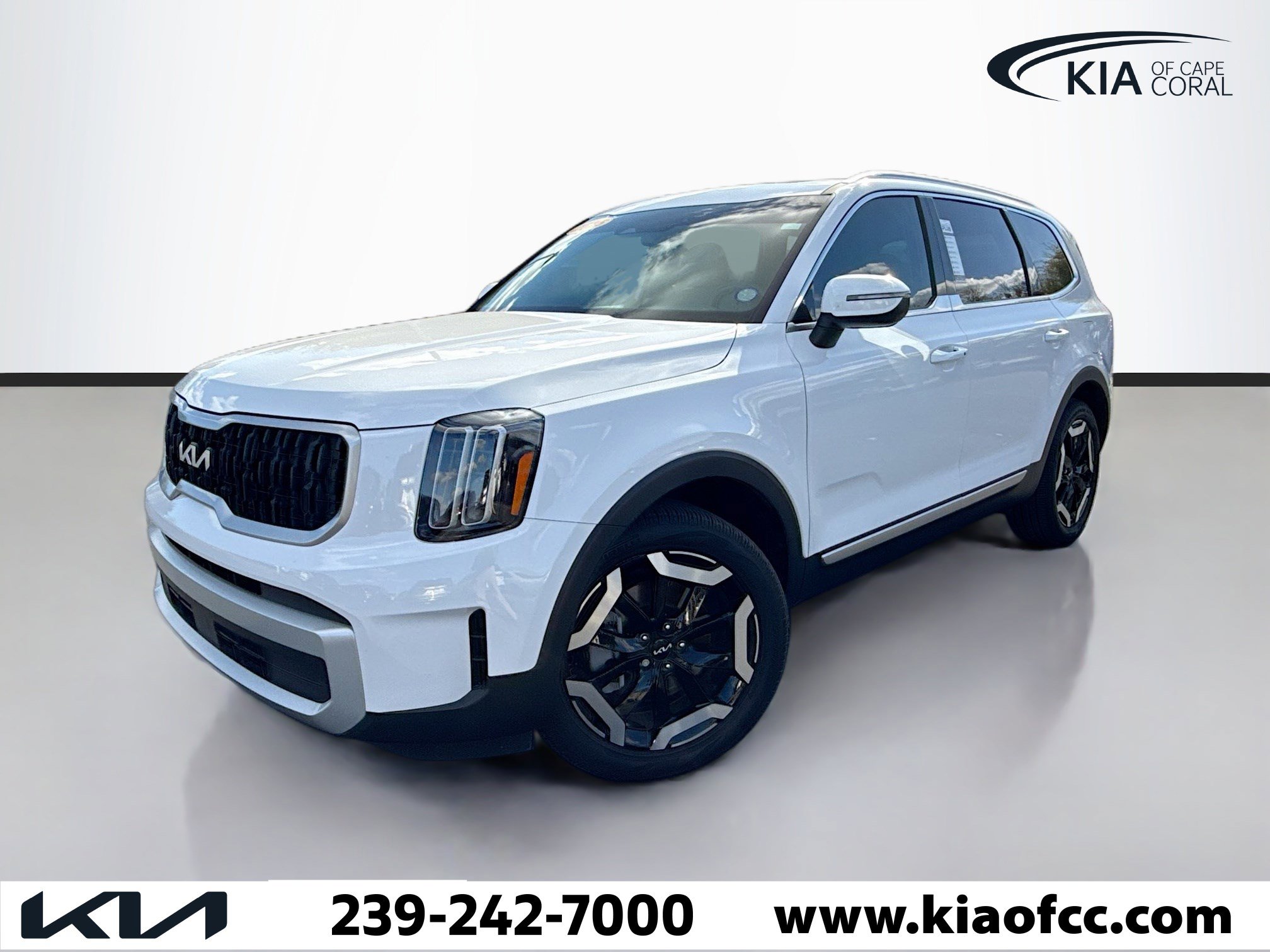 Used 2025 Kia Telluride EX w/ EX Captain's Chair Package