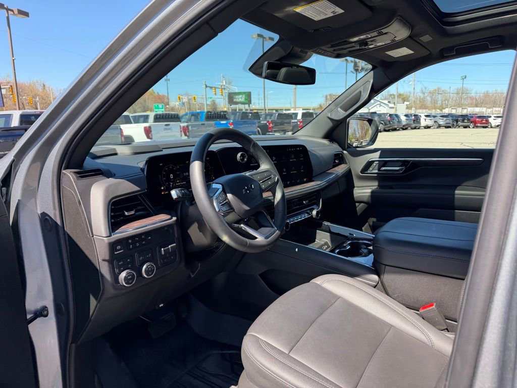 Used 2025 Chevrolet Tahoe Z71 w/ Z71 Off-Road Package AWD/4WD image 18