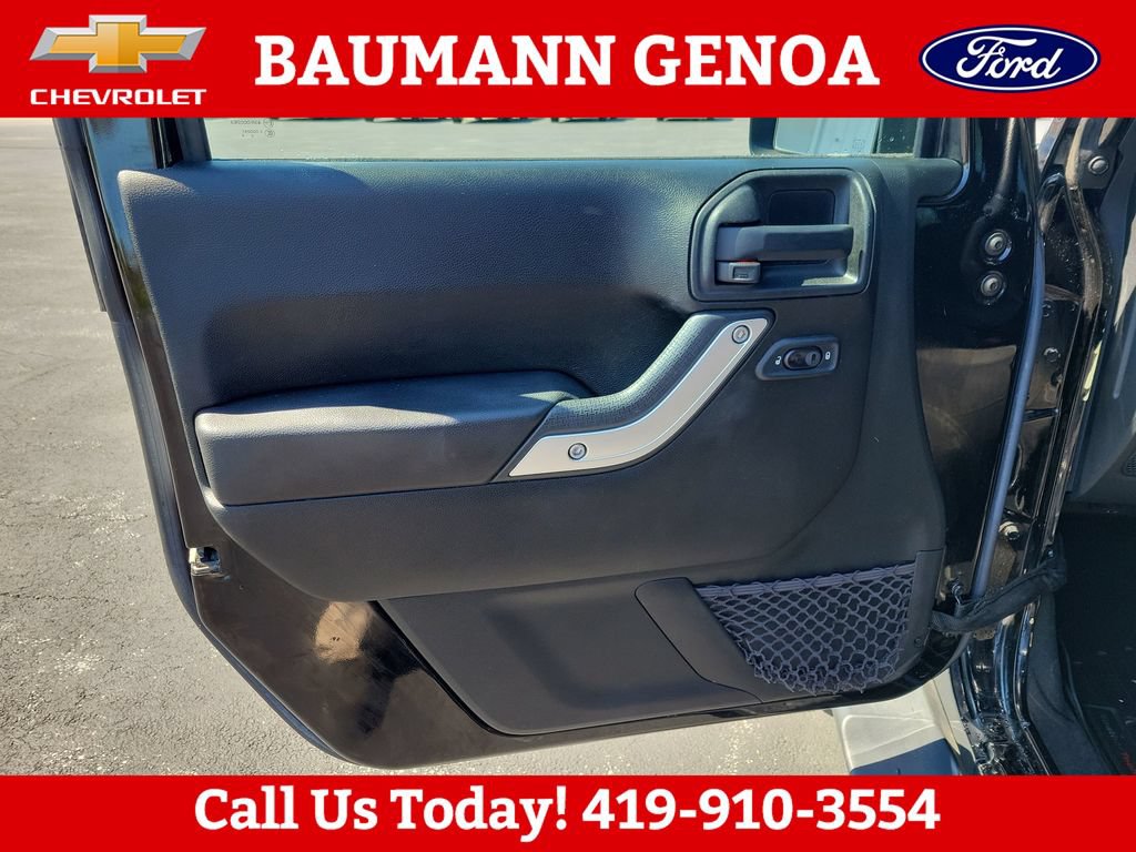 Used 2016 Jeep Wrangler Unlimited Sahara AWD/4WD image 10