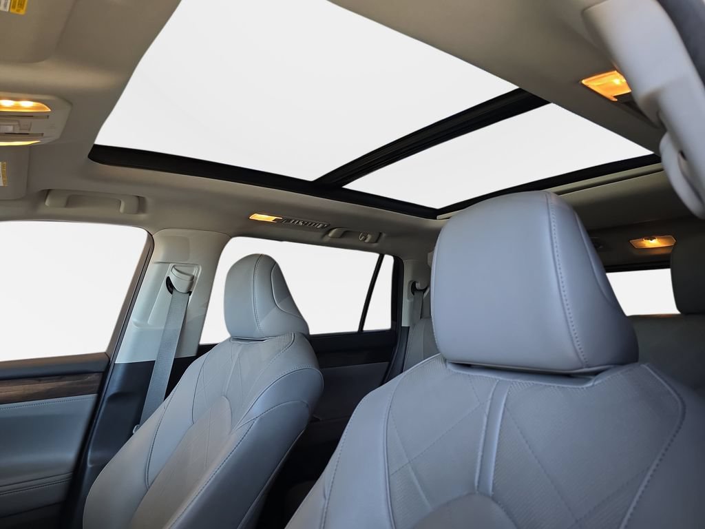 Used 2020 Toyota Highlander Platinum AWD/4WD image 32