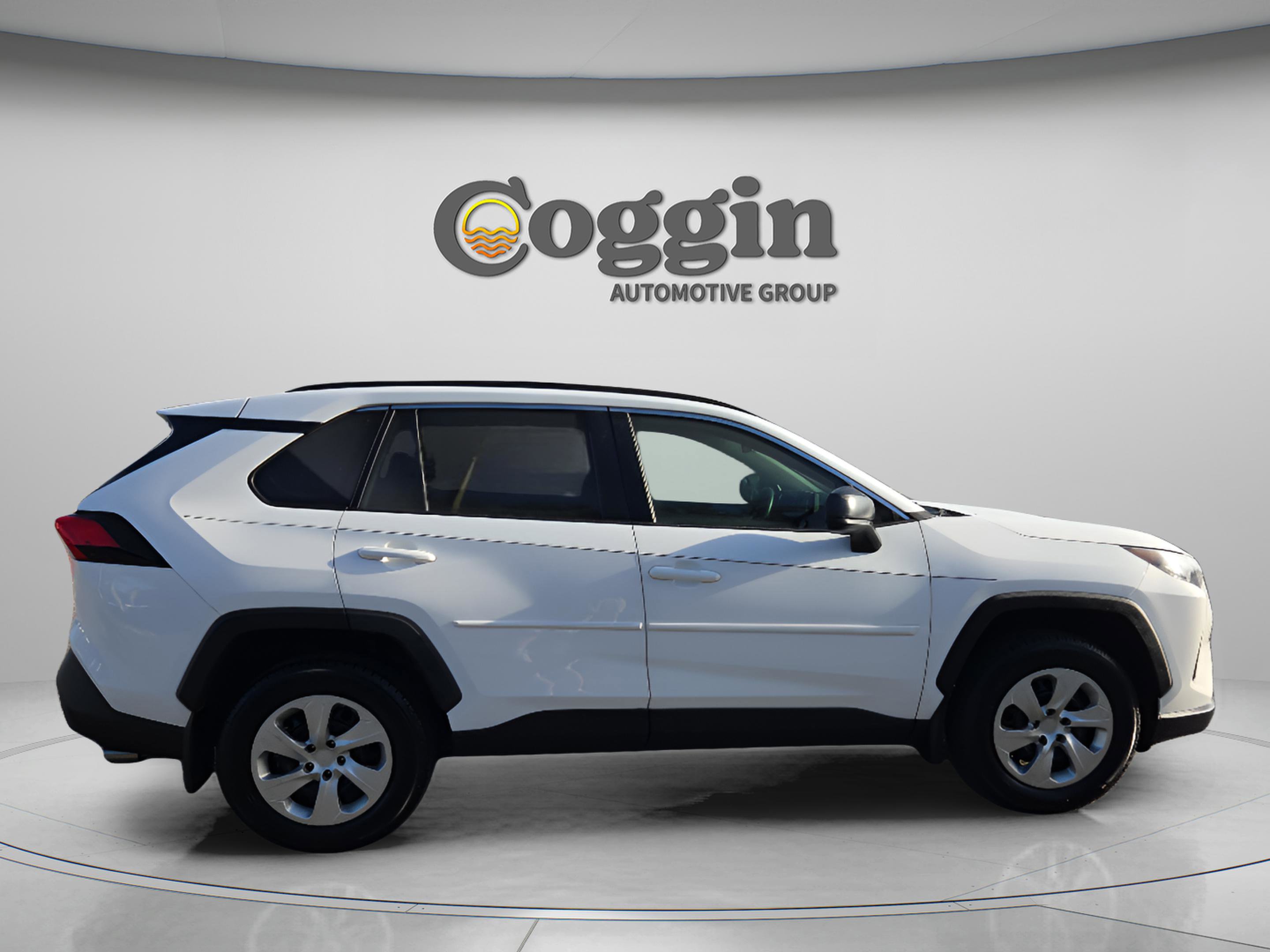 Used 2020 Toyota RAV4 LE image 7