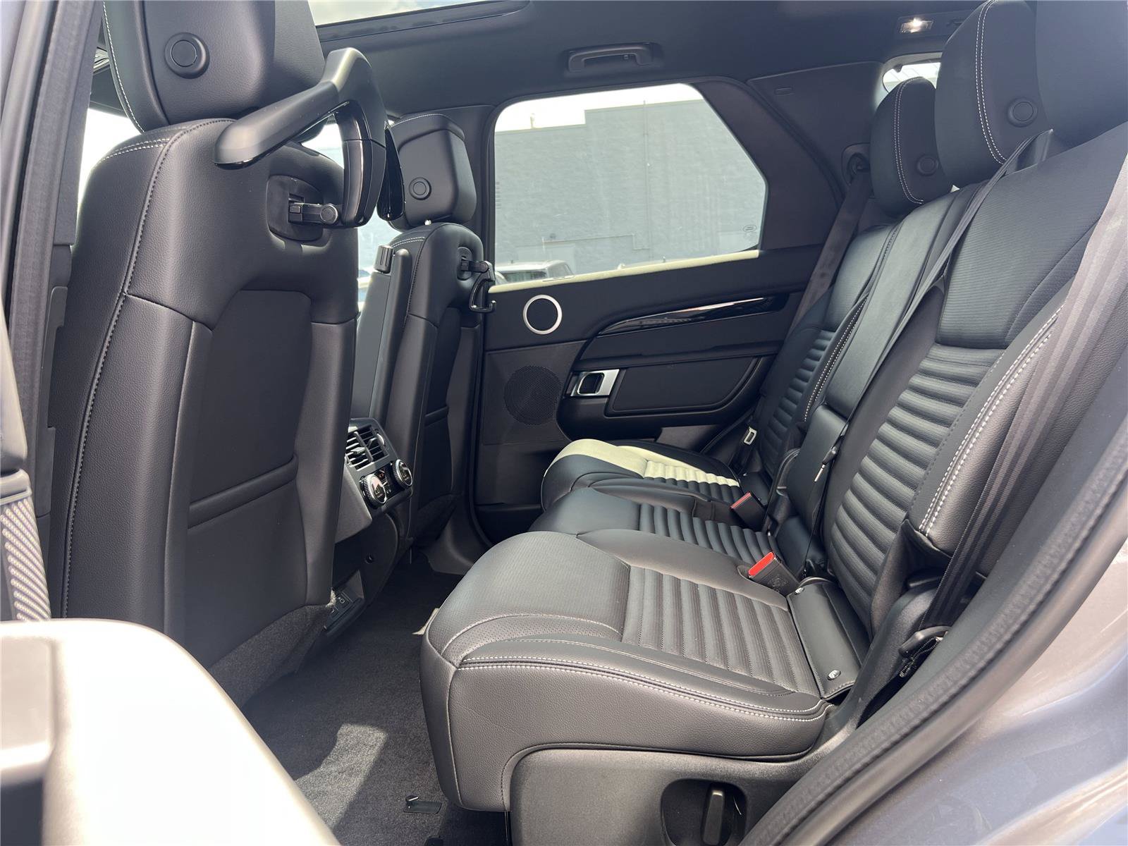 New 2025 Land Rover Discovery S AWD/4WD image 29