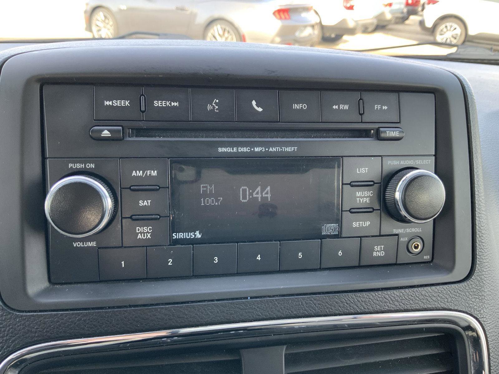 Used 2015 Dodge Grand Caravan American Value Package w/ UConnect Hands-Free Group image 32