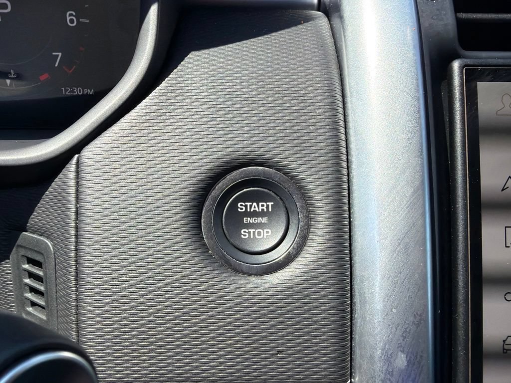 Used 2025 Land Rover Discovery Dynamic SE AWD/4WD image 17