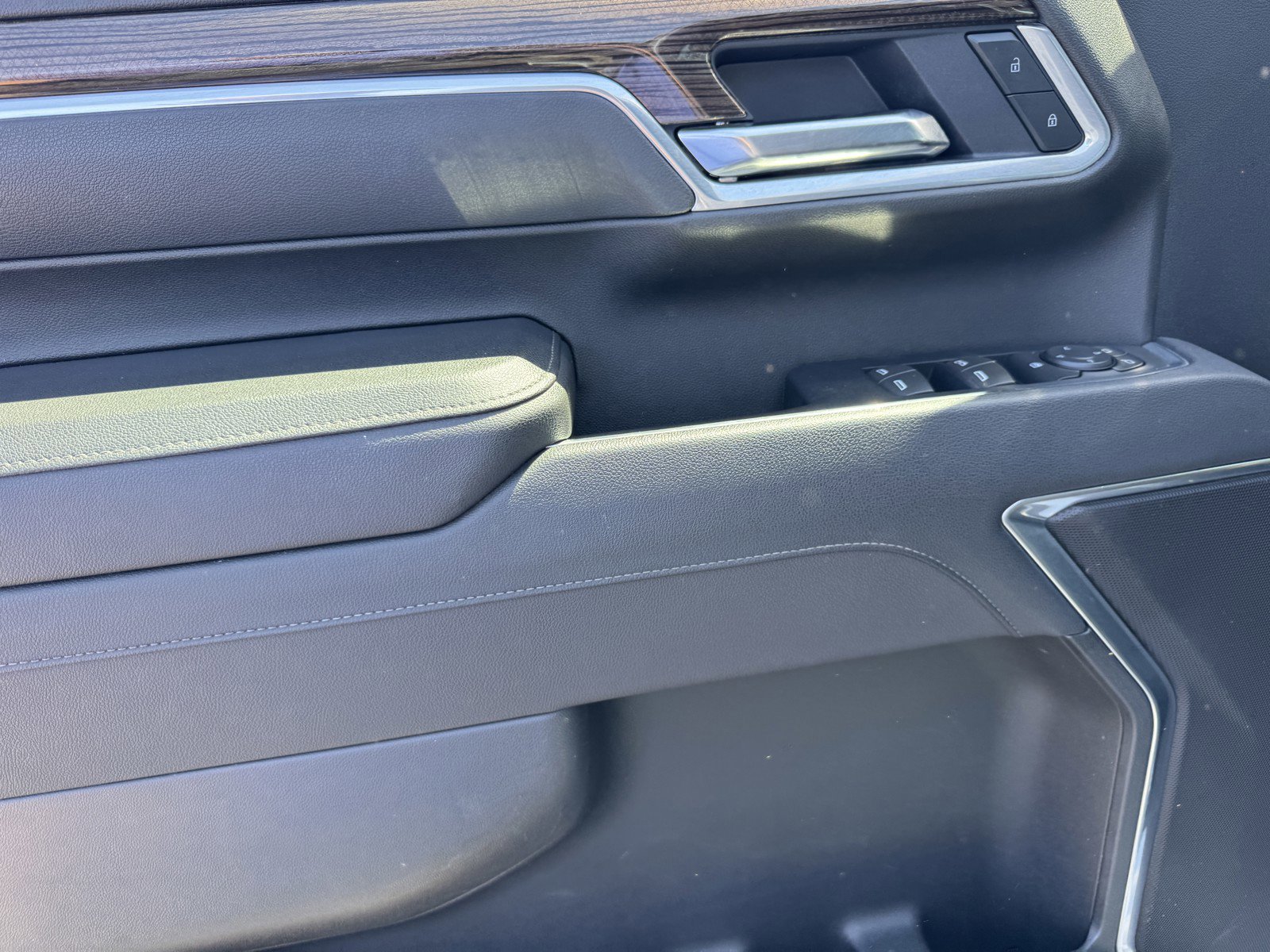 Used 2025 Chevrolet Silverado 2500 LT w/ Convenience Package image 17