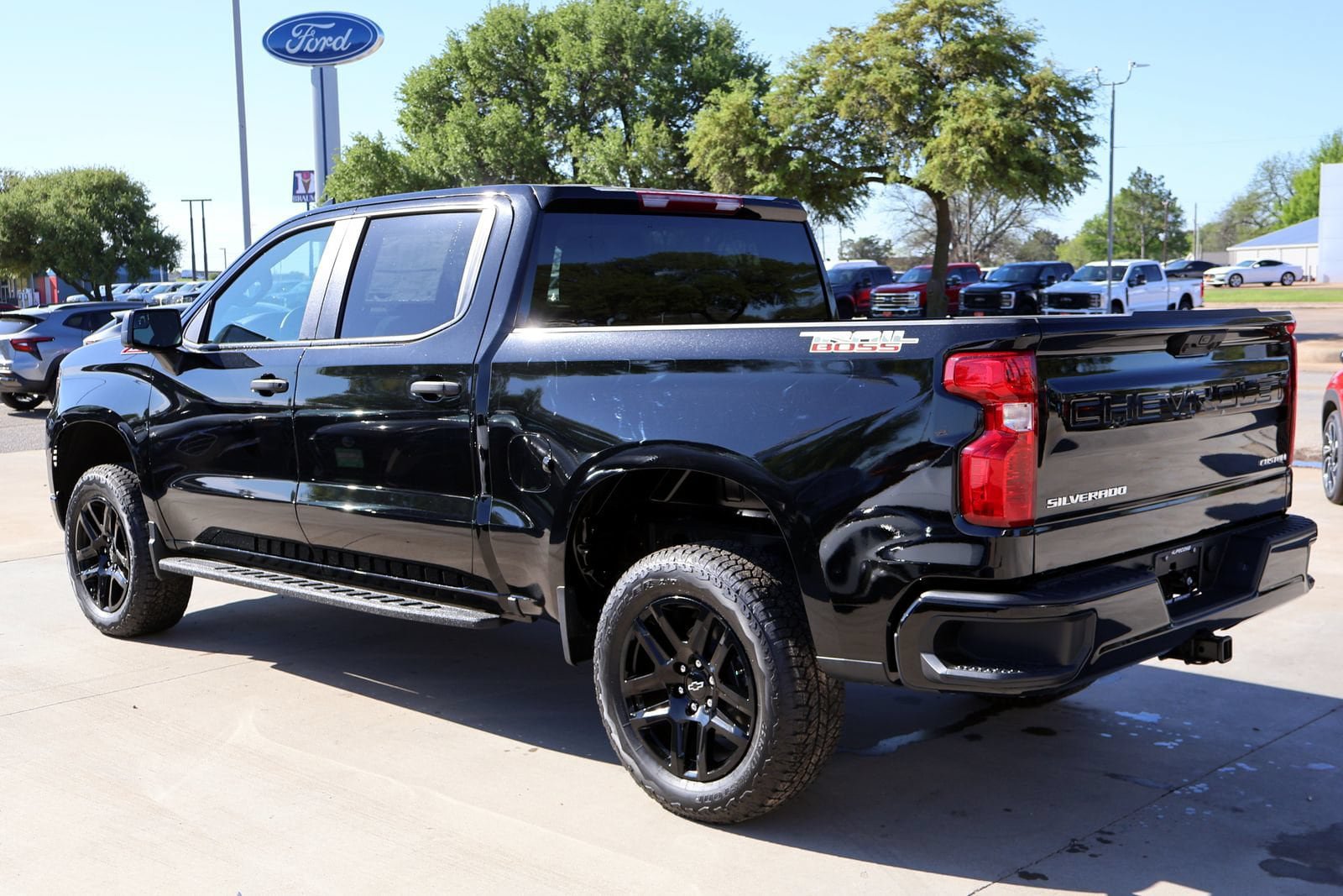 Used 2025 Chevrolet Silverado 1500 Custom Trail Boss AWD/4WD image 13