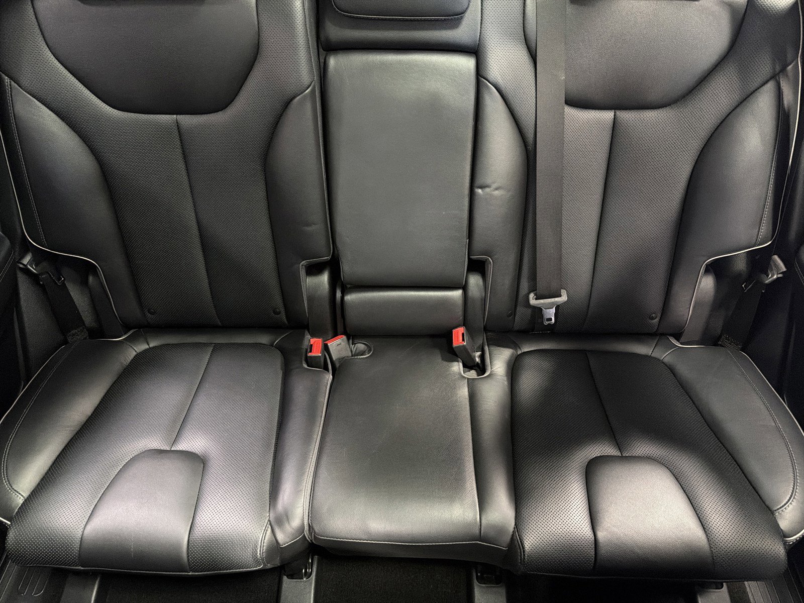 Used 2022 Hyundai Santa Fe Limited w/ Cargo Package image 13