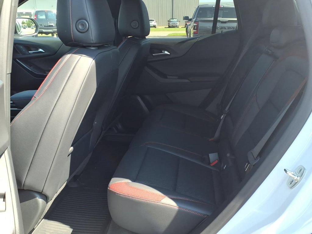 New 2027 Chevrolet Equinox RS w/ LPO, Floor Liner Package FWD image 5