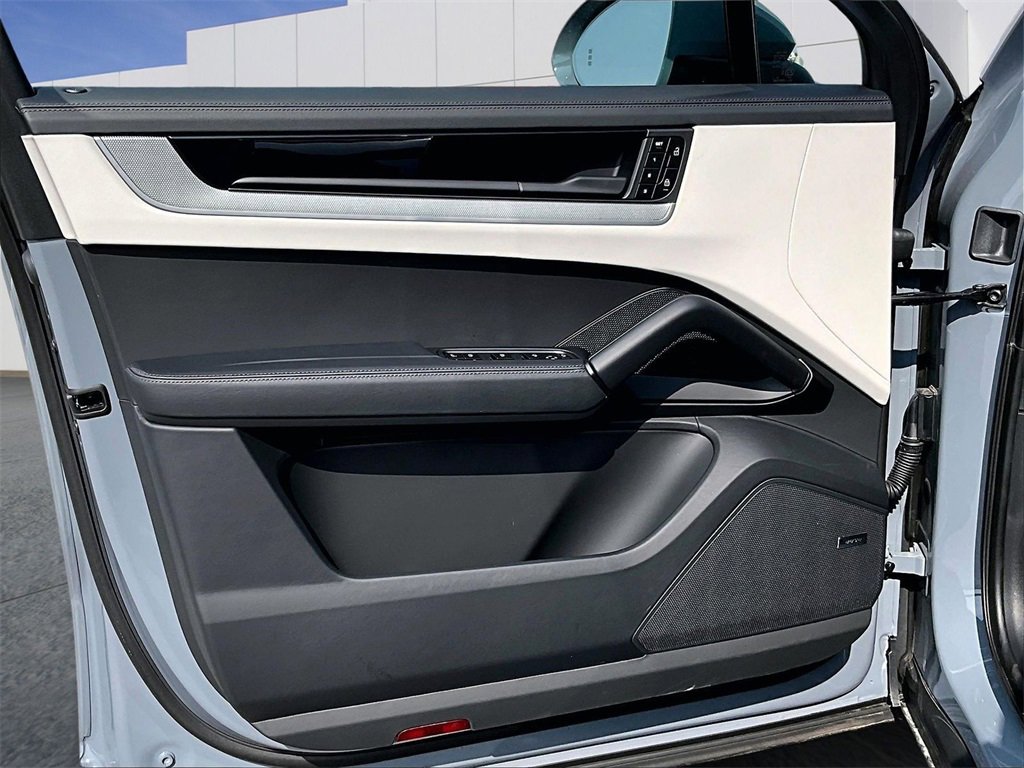 New 2026 Porsche Cayenne Coupe image 19