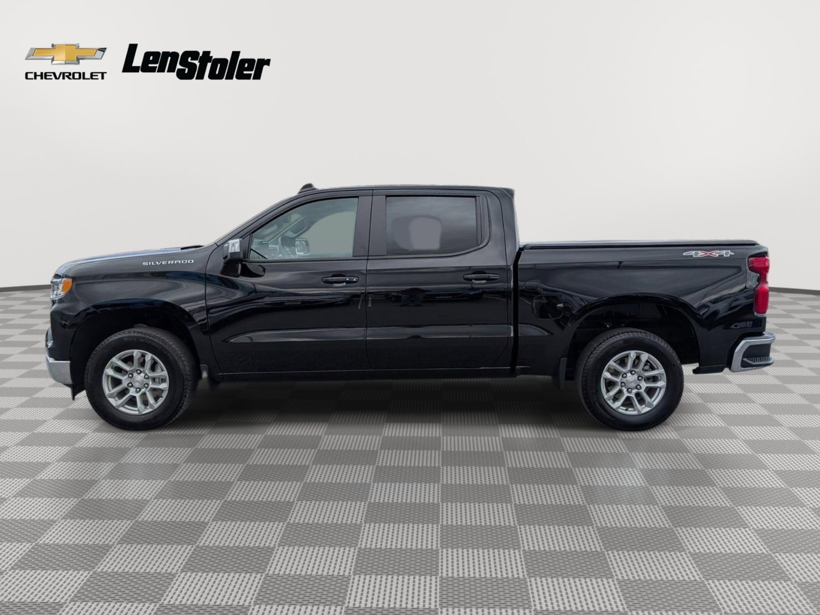 Used 2024 Chevrolet Silverado 1500 LT image 2