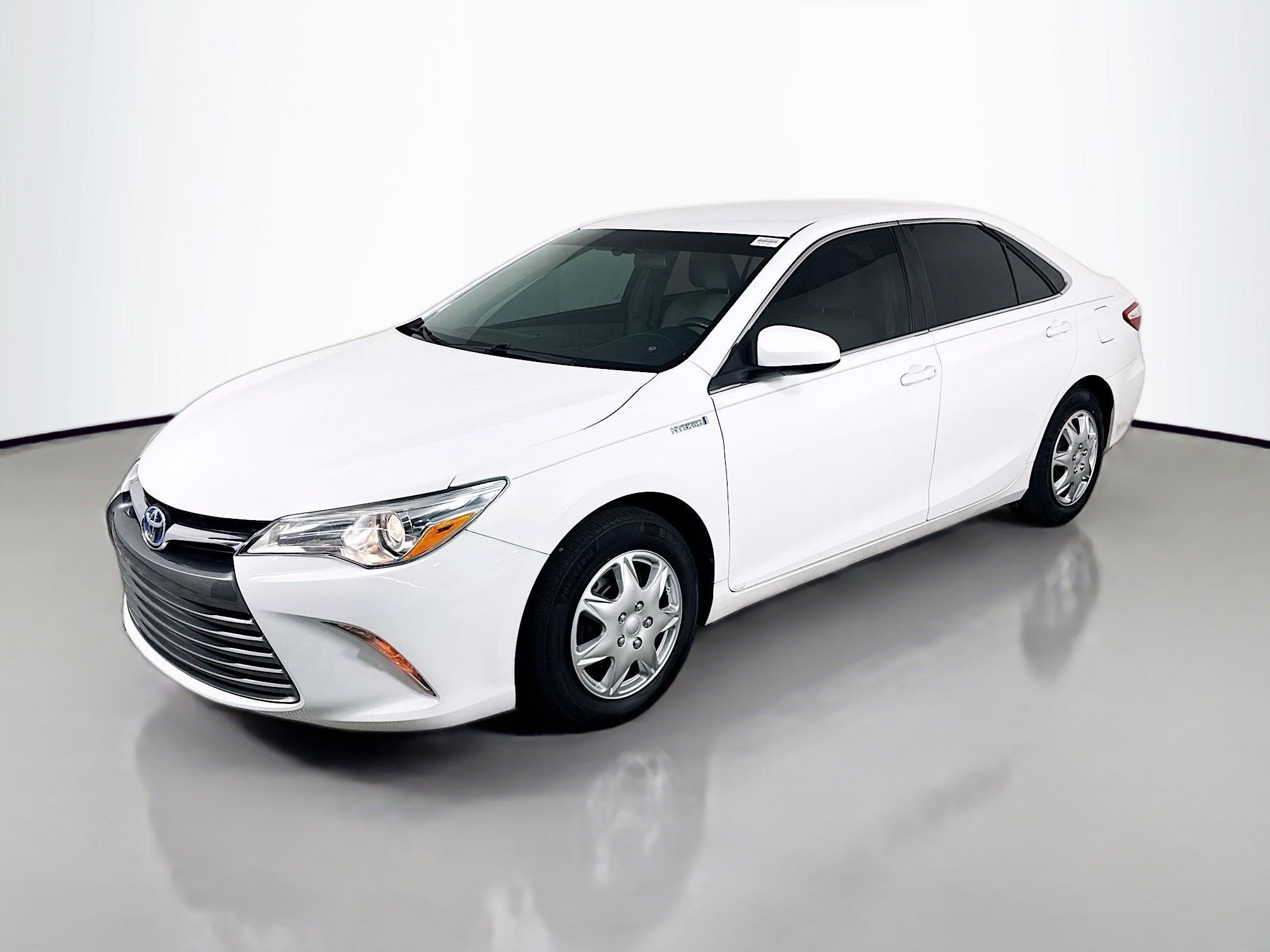Used 2016 Toyota Camry LE image 4